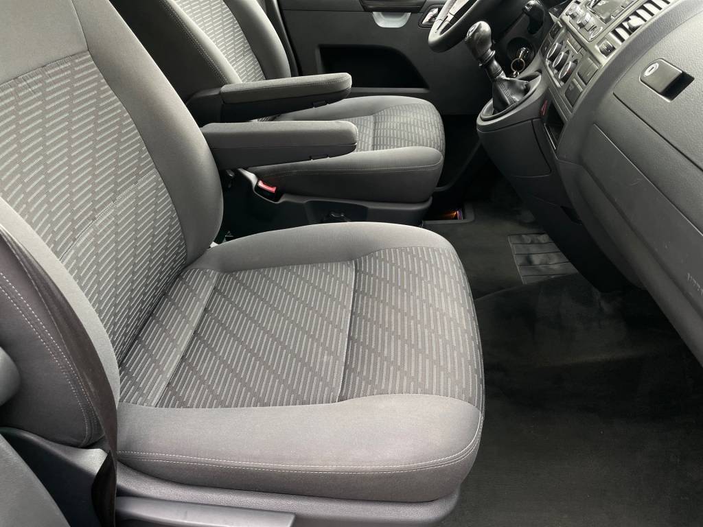 Volkswagen T5 Multivan 2.0 TDI Startline 140k <span style="color:#004a89"> Tažné zariadenie, Predhrev motora, Navigácia, Tempomat, Klimatizácia…  </span>