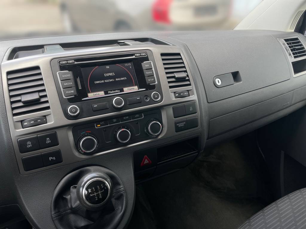 Volkswagen T5 Multivan 2.0 TDI Startline 140k <span style="color:#004a89"> Tažné zariadenie, Predhrev motora, Navigácia, Tempomat, Klimatizácia…  </span>