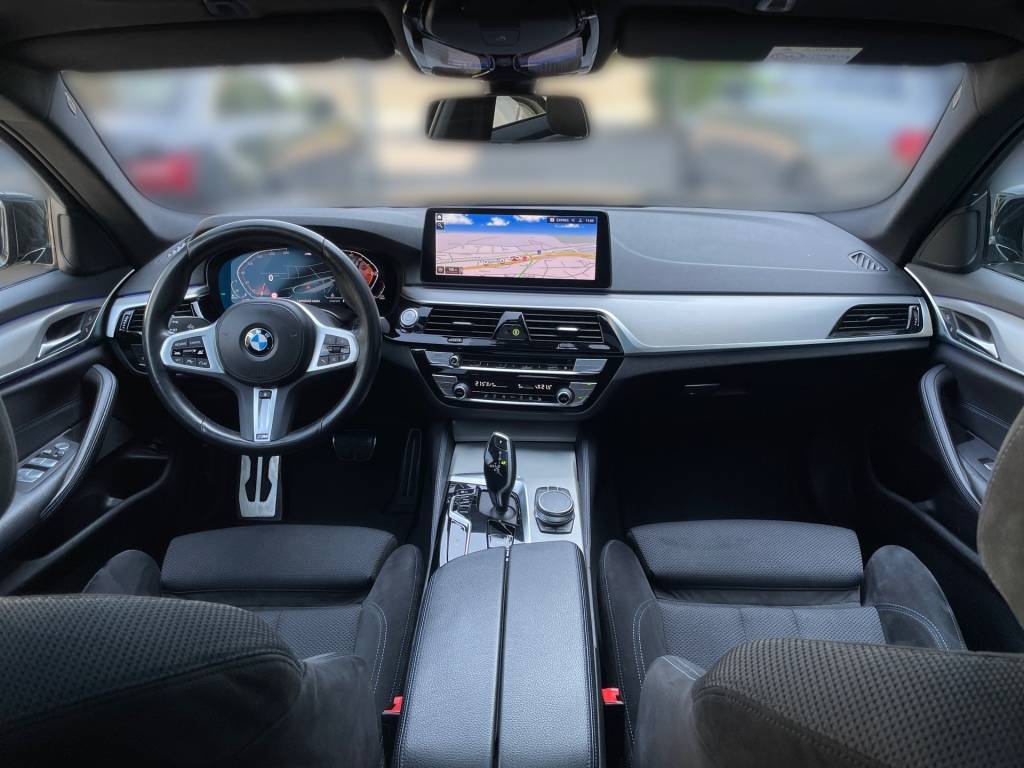BMW Rad 5 520d mHEV ///M-PACKET  <span style="color:#004a89"> MATRIX FULL LED, VIRTUAL, KAMERA, VOZIDLO V ZÁRUKE…  </span>