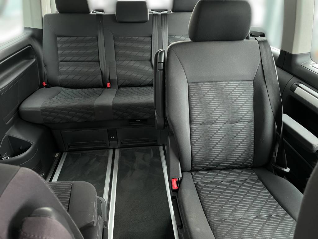 Volkswagen T5 Multivan 2.0 TDI Startline 140k <span style="color:#004a89"> Tažné zariadenie, Predhrev motora, Navigácia, Tempomat, Klimatizácia…  </span>