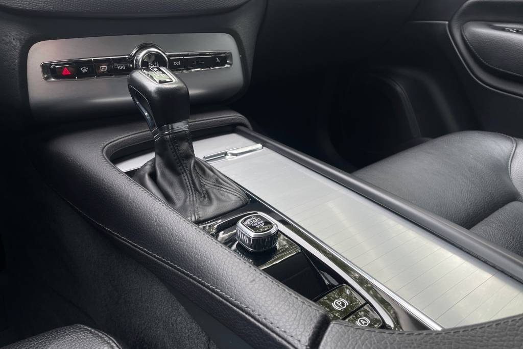 Volvo XC90 D5 235k AWD ADAPTIV. MATRIX FULL LED KAMERA VIRTUAL ŤAŽNÉ Momentum Pro A/T