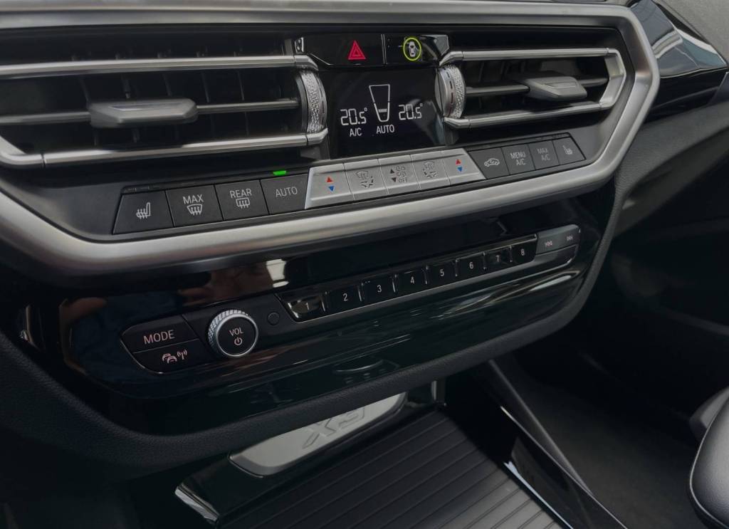 BMW xDrive20i mHEV ADAPTIV.FULL LED PANORAMA 360°3D KAMERA VIRTUAL /VOZIDLO V ZÁRUKE