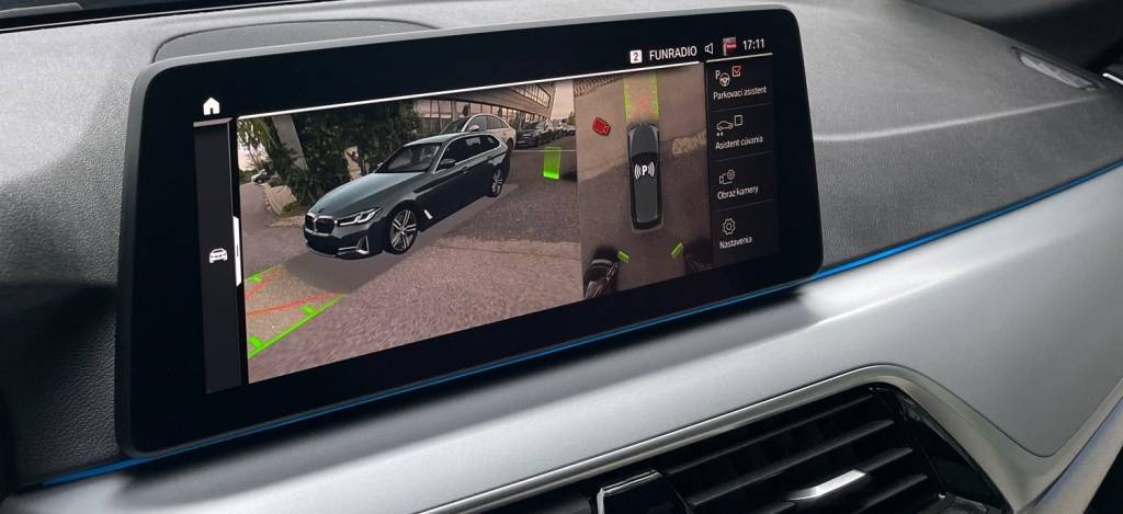 BMW Rad 5 Touring 530e PHEV MATRIX LED PANORAMA 360°3D KAMERA HARMAN/KARDON WEBASTO A/T
