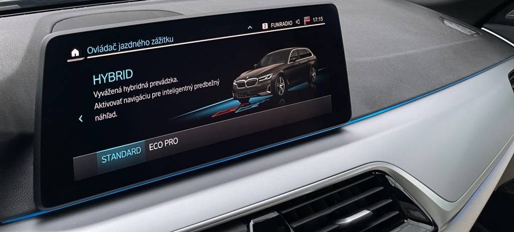 BMW Rad 5 Touring 530e PHEV MATRIX LED PANORAMA 360°3D KAMERA HARMAN/KARDON WEBASTO A/T