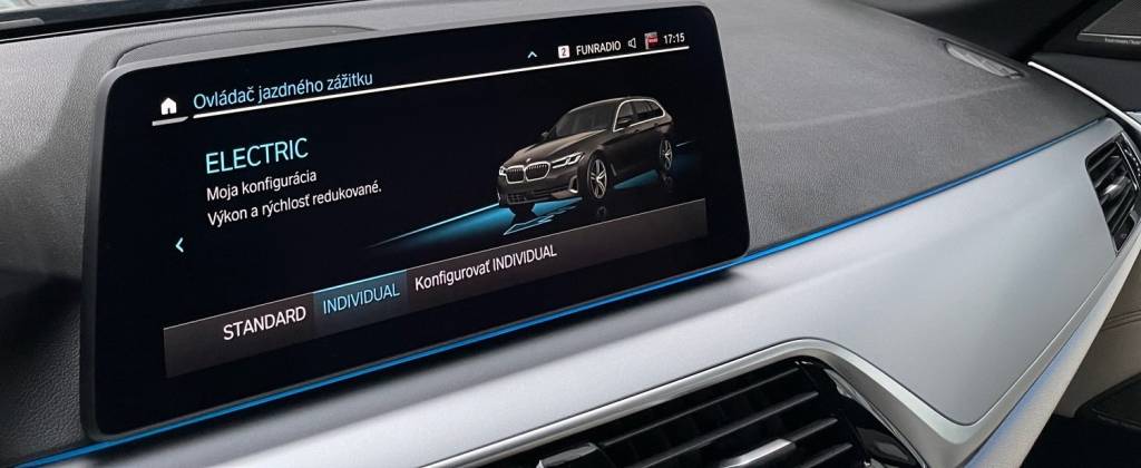 BMW Rad 5 Touring 530e PHEV MATRIX LED PANORAMA 360°3D KAMERA HARMAN/KARDON WEBASTO A/T