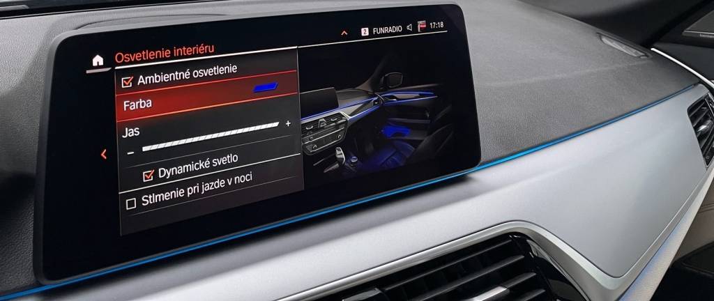 BMW Rad 5 Touring 530e PHEV MATRIX LED PANORAMA 360°3D KAMERA HARMAN/KARDON WEBASTO A/T