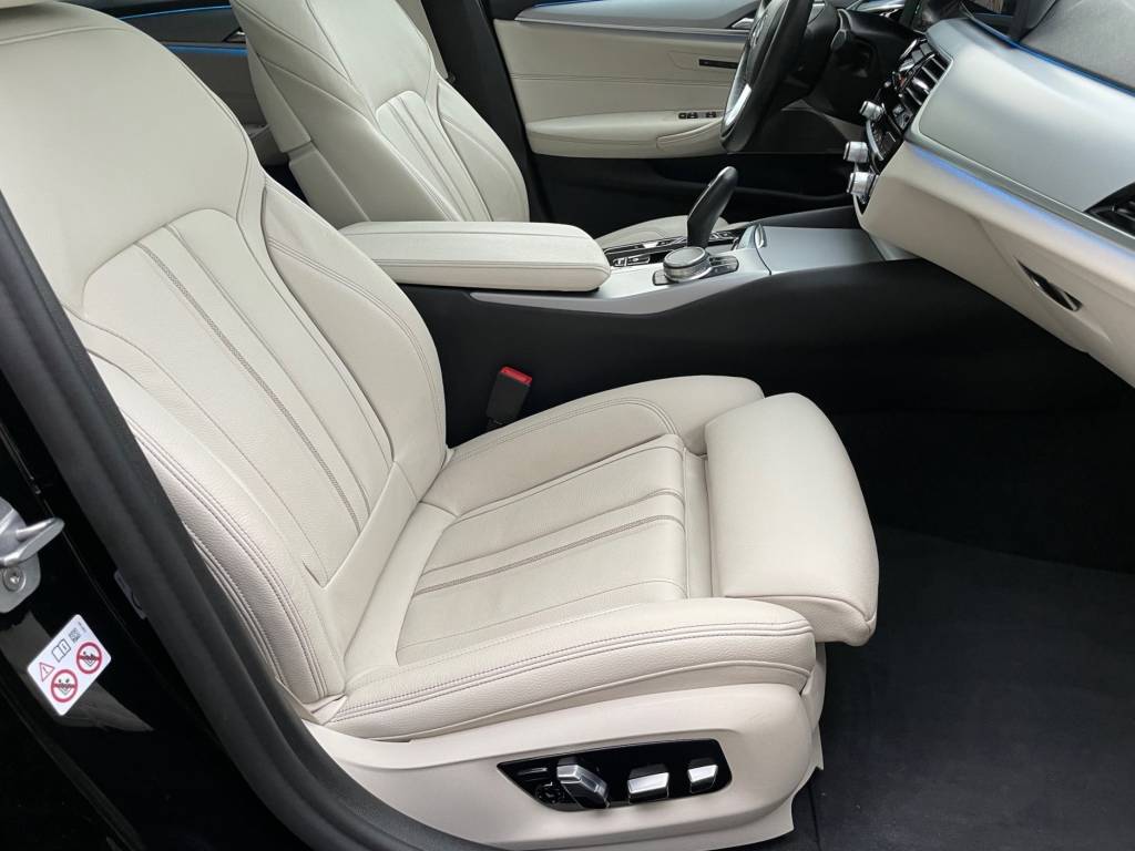 BMW Rad 5 Touring 530e PHEV MATRIX LED PANORAMA 360°3D KAMERA HARMAN/KARDON WEBASTO A/T