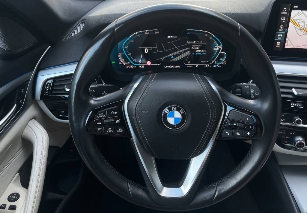 BMW Rad 5 Touring 530e PHEV MATRIX LED PANORAMA 360°3D KAMERA HARMAN/KARDON WEBASTO A/T