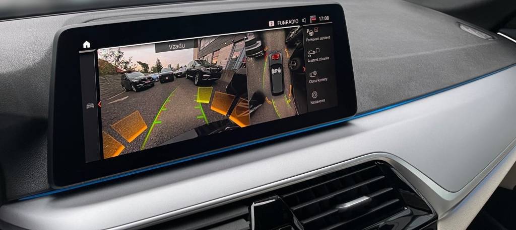 BMW Rad 5 Touring 530e PHEV MATRIX LED PANORAMA 360°3D KAMERA HARMAN/KARDON WEBASTO A/T