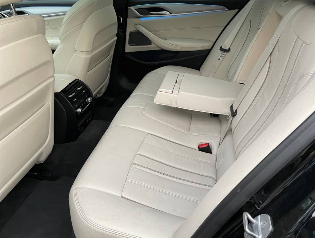 BMW Rad 5 Touring 530e PHEV MATRIX LED PANORAMA 360°3D KAMERA HARMAN/KARDON WEBASTO A/T