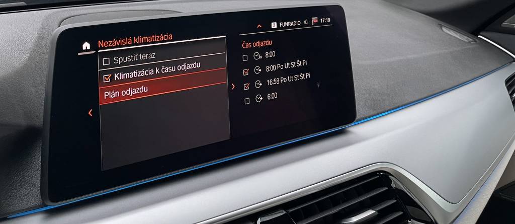 BMW Rad 5 Touring 530e PHEV MATRIX LED PANORAMA 360°3D KAMERA HARMAN/KARDON WEBASTO A/T