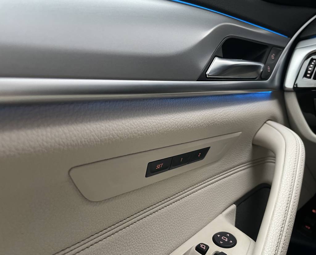 BMW Rad 5 Touring 530e PHEV MATRIX LED PANORAMA 360°3D KAMERA HARMAN/KARDON WEBASTO A/T