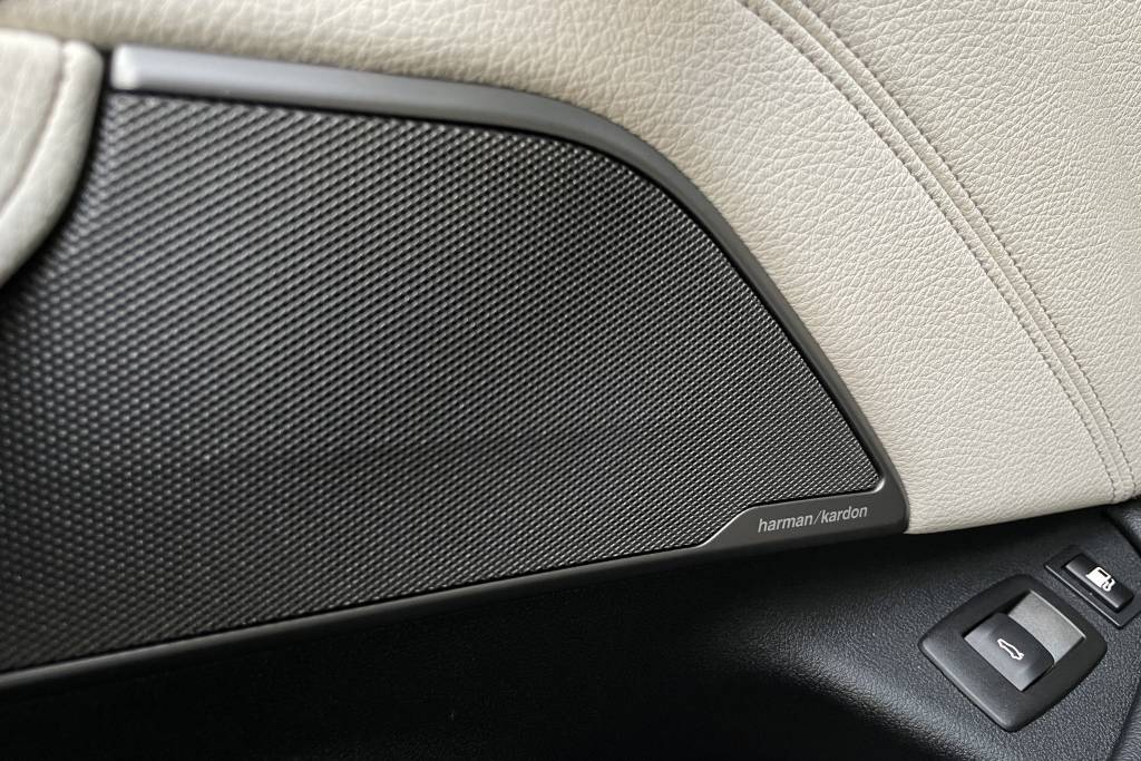 BMW Rad 5 Touring 530e PHEV MATRIX LED PANORAMA 360°3D KAMERA HARMAN/KARDON WEBASTO A/T