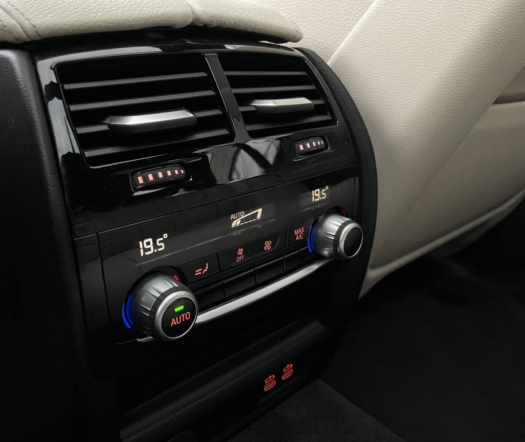 BMW Rad 5 Touring 530e PHEV MATRIX LED PANORAMA 360°3D KAMERA HARMAN/KARDON WEBASTO A/T