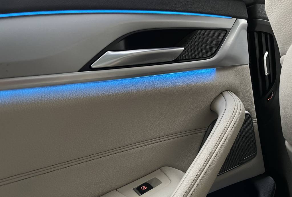 BMW Rad 5 Touring 530e PHEV MATRIX LED PANORAMA 360°3D KAMERA HARMAN/KARDON WEBASTO A/T