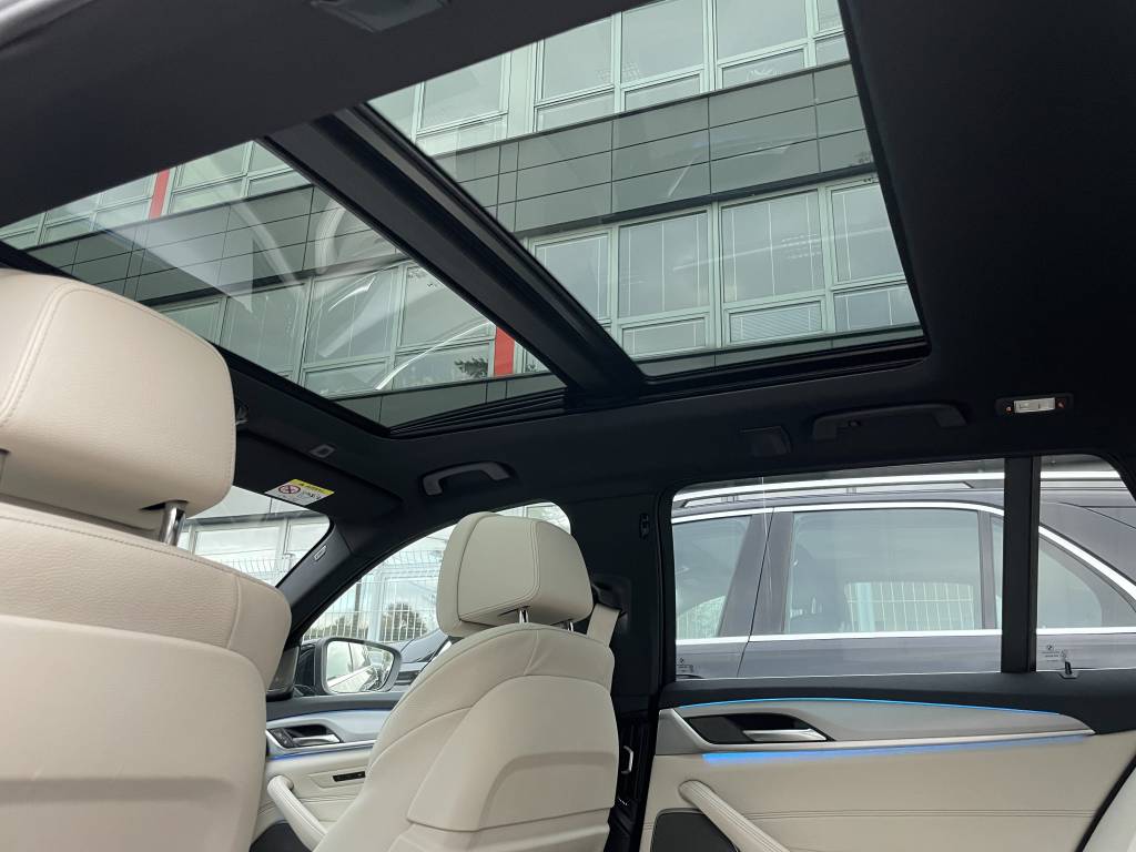 BMW Rad 5 Touring 530e PHEV MATRIX LED PANORAMA 360°3D KAMERA HARMAN/KARDON WEBASTO A/T