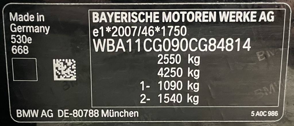 BMW Rad 5 Touring 530e PHEV MATRIX LED PANORAMA 360°3D KAMERA HARMAN/KARDON WEBASTO A/T
