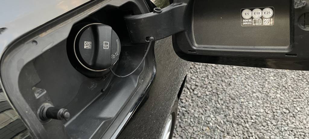 BMW Rad 5 Touring 530e PHEV MATRIX LED PANORAMA 360°3D KAMERA HARMAN/KARDON WEBASTO A/T