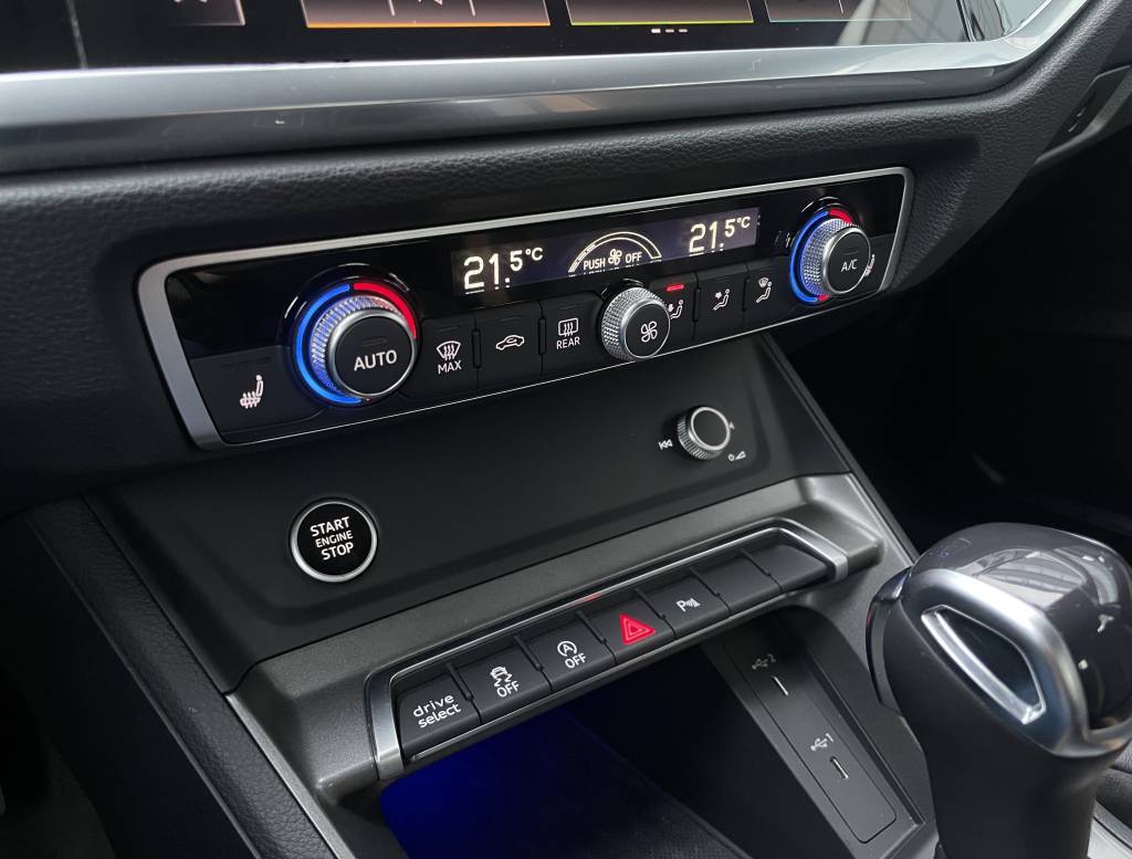 Audi Q3 Sportback 40TFSI Quattro S-LINE MATRIX LED PANORAMA RADAR /VOZIDLO V ZÁRUKE/