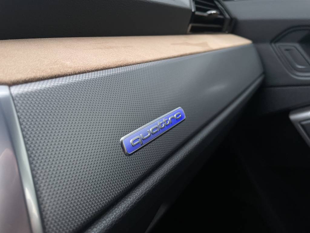 Audi Q3 Sportback 40TFSI Quattro S-LINE MATRIX LED PANORAMA RADAR /VOZIDLO V ZÁRUKE/