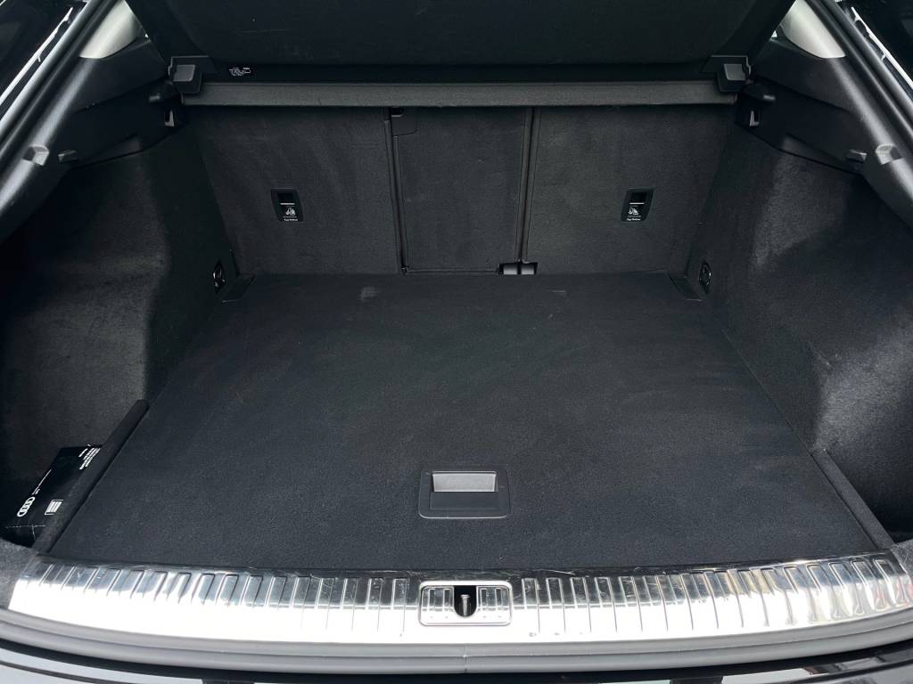 Audi Q3 Sportback 40TFSI Quattro S-LINE MATRIX LED PANORAMA RADAR /VOZIDLO V ZÁRUKE/