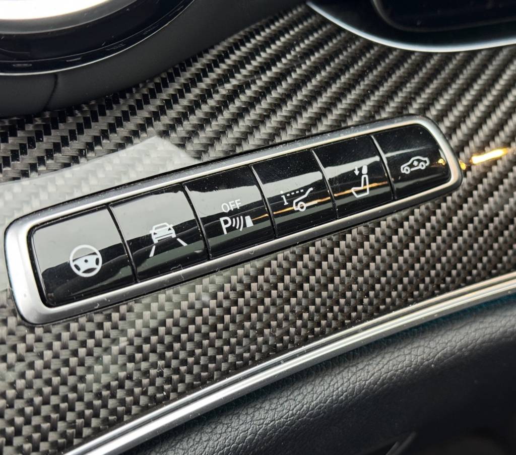 Mercedes-Benz E trieda Kombi AMG E63S 4MATIC+ 612 KONÍ KARBON/KERAMIKA BRZDY DESIGNO KARBON PACKET