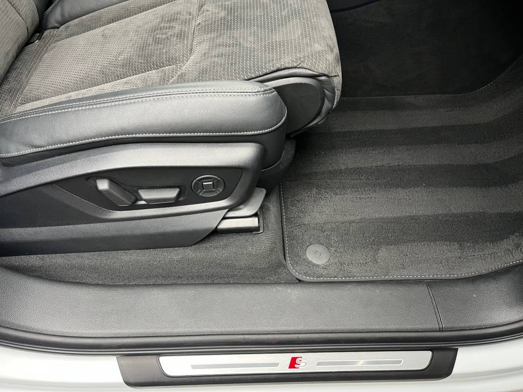 Audi Q7 55 3.0 TFSIe PHEV Quattro 381PS 3xS-LINE MATRIX LED RADAR VZDUCH BANG OLUFSEN