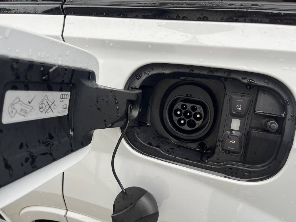 Audi Q7 55 3.0 TFSIe PHEV Quattro 381PS 3xS-LINE MATRIX LED RADAR VZDUCH BANG OLUFSEN