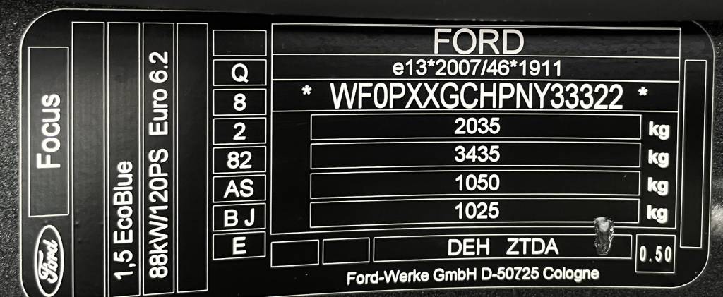 Ford Focus Kombi 1.5 TDCi EcoBlue FULL LED KAMERA ŤAŽNÉ A/T