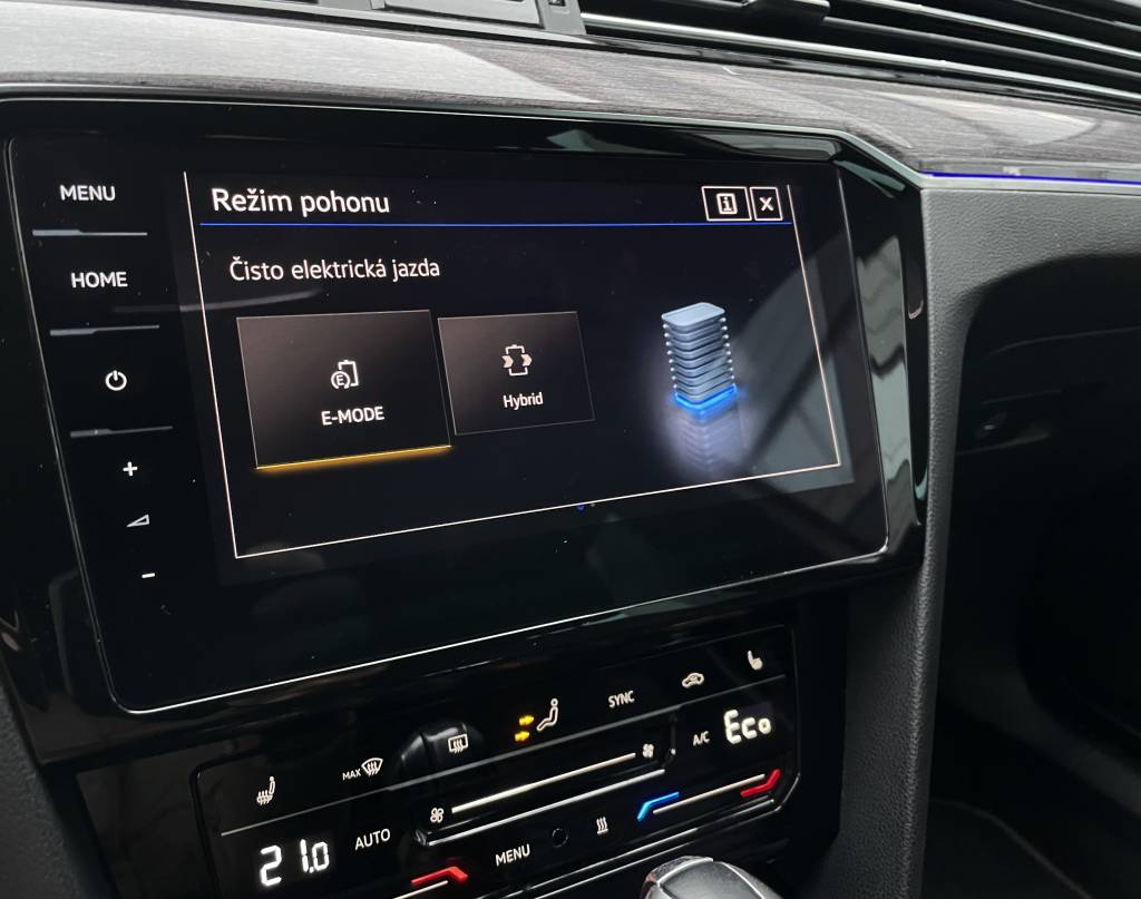 Volkswagen Passat Variant GTE 1.4TSI ACT Plug-In Hybrid MATRIX PANORAMA WEBASTO 360°KAMERA MASÁŽ DSG