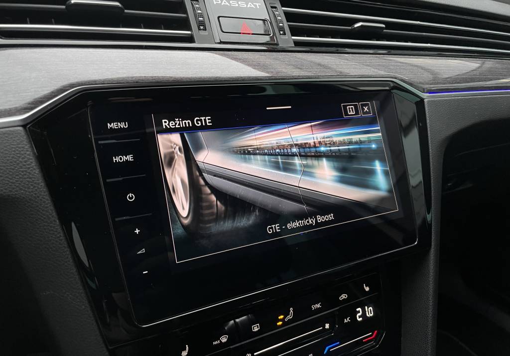 Volkswagen Passat Variant GTE 1.4TSI ACT Plug-In Hybrid MATRIX PANORAMA WEBASTO 360°KAMERA MASÁŽ DSG