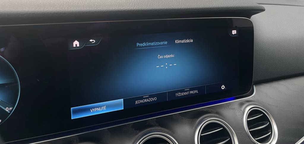 Mercedes-Benz E trieda Kombi E 300De 4MATIC Plug-IN Hybrid MULTIBEAM MATRIX WEBASTO BURMESTER KAMERA VIRTUAL