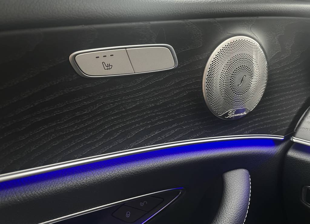 Mercedes-Benz E trieda Kombi E 300De 4MATIC Plug-IN Hybrid MULTIBEAM MATRIX WEBASTO BURMESTER KAMERA VIRTUAL