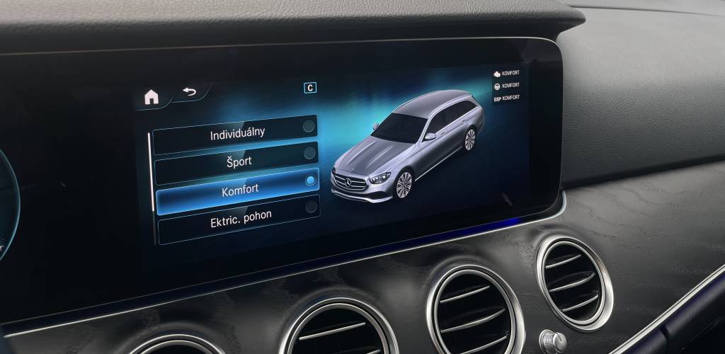 Mercedes-Benz E trieda Kombi E 300De 4MATIC Plug-IN Hybrid MULTIBEAM MATRIX WEBASTO BURMESTER KAMERA VIRTUAL