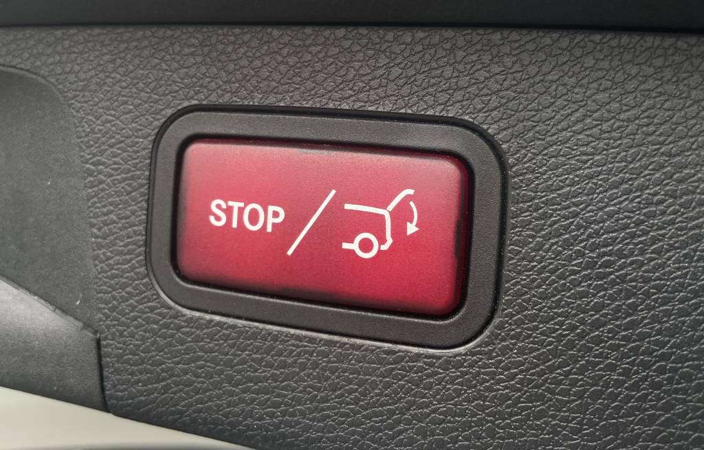 Mercedes-Benz E trieda Kombi E 300De 4MATIC Plug-IN Hybrid MULTIBEAM MATRIX WEBASTO BURMESTER KAMERA VIRTUAL