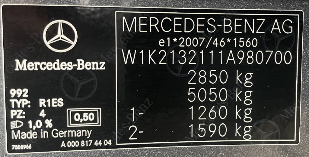 Mercedes-Benz E trieda Kombi E 300De 4MATIC Plug-IN Hybrid MULTIBEAM MATRIX WEBASTO BURMESTER KAMERA VIRTUAL
