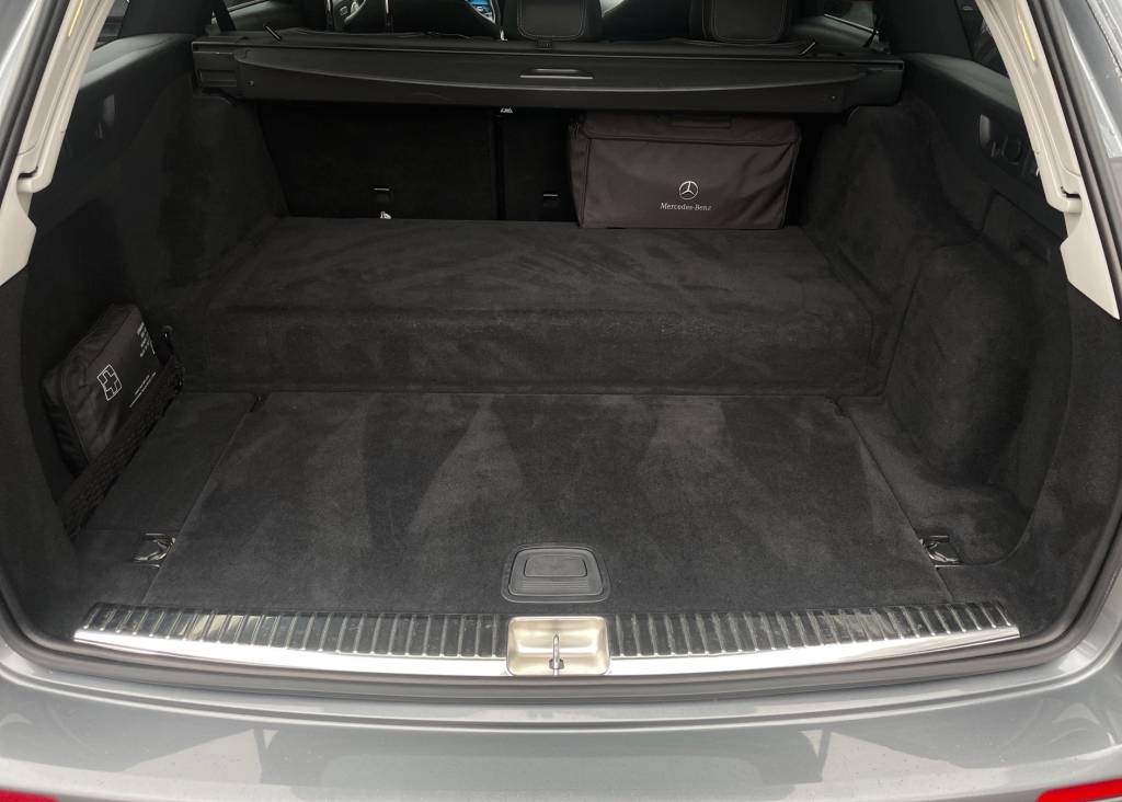 Mercedes-Benz E trieda Kombi E 300De 4MATIC Plug-IN Hybrid MULTIBEAM MATRIX WEBASTO BURMESTER KAMERA VIRTUAL