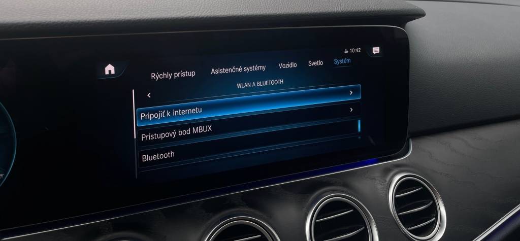 Mercedes-Benz E trieda Kombi E 300De 4MATIC Plug-IN Hybrid MULTIBEAM MATRIX WEBASTO BURMESTER KAMERA VIRTUAL