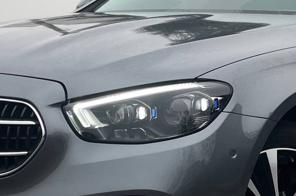 Mercedes-Benz E trieda Kombi E 300De 4MATIC Plug-IN Hybrid MULTIBEAM MATRIX WEBASTO BURMESTER KAMERA VIRTUAL