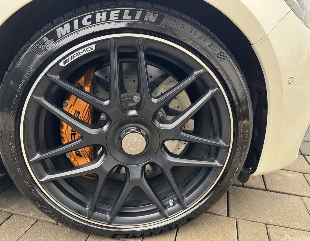Mercedes-Benz E trieda Kombi AMG E63S 4MATIC+ 612 KONÍ KARBON/KERAMIKA BRZDY DESIGNO KARBON PACKET