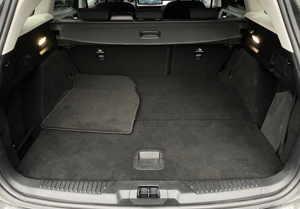 Ford Focus Kombi 1.5 TDCi EcoBlue FULL LED KAMERA ŤAŽNÉ A/T