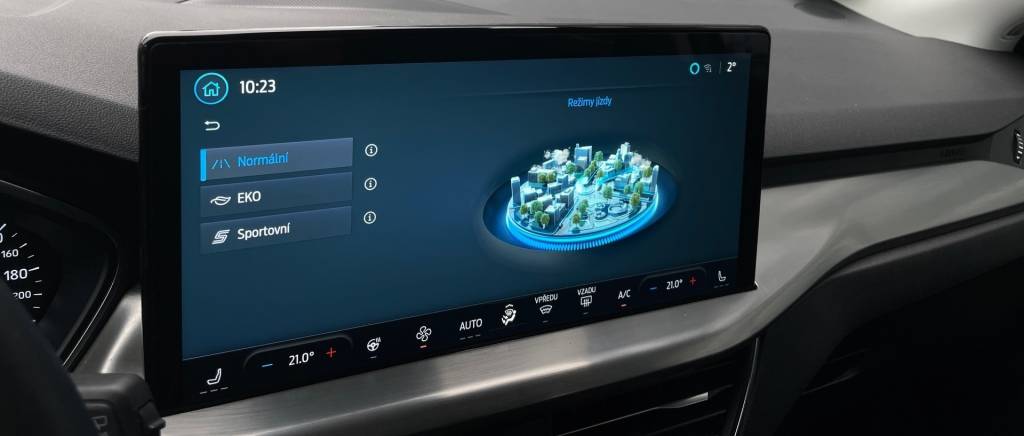 Ford Focus Kombi 1.5 TDCi EcoBlue FULL LED KAMERA ŤAŽNÉ A/T