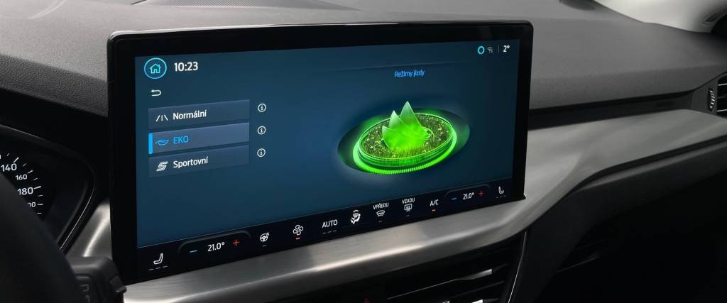 Ford Focus Kombi 1.5 TDCi EcoBlue FULL LED KAMERA ŤAŽNÉ A/T