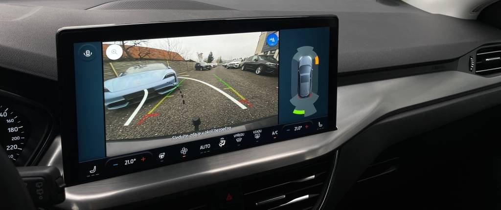 Ford Focus Kombi 1.5 TDCi EcoBlue FULL LED KAMERA ŤAŽNÉ A/T