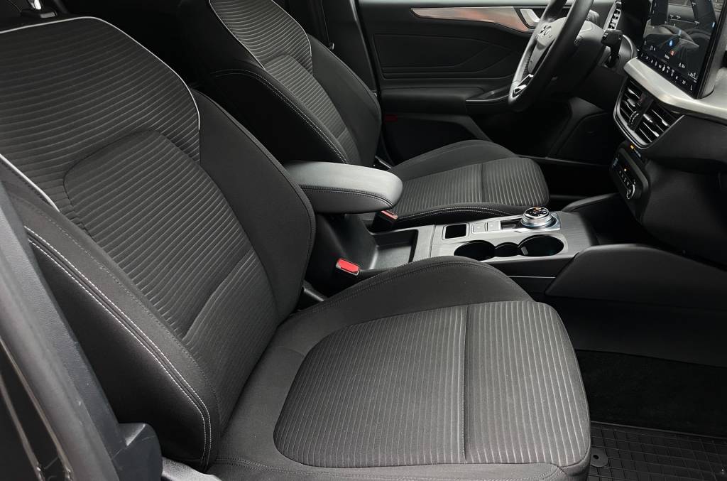 Ford Focus Kombi 1.5 TDCi EcoBlue FULL LED KAMERA ŤAŽNÉ A/T