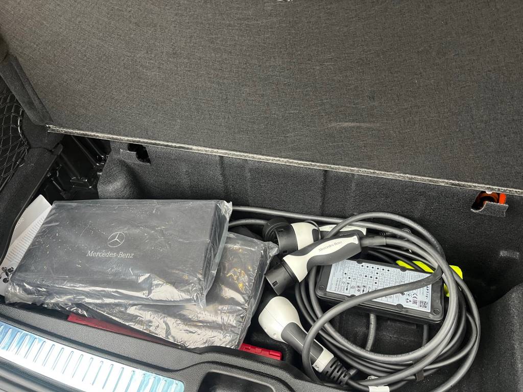 Mercedes-Benz GLC SUV 300De 4MATIC AMG-Line Plug-IN Hybrid KAMERA WEBASTO OFFROAD PACKET FULL LED