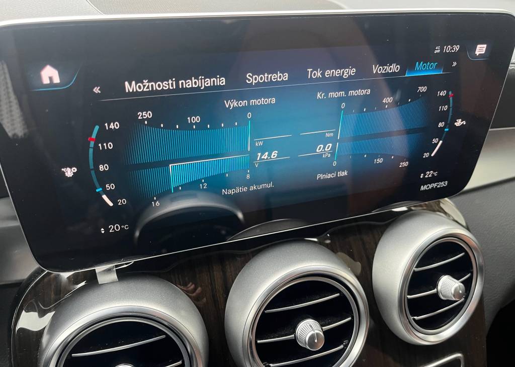 Mercedes-Benz GLC SUV 300De 4MATIC AMG-Line Plug-IN Hybrid KAMERA WEBASTO OFFROAD PACKET FULL LED