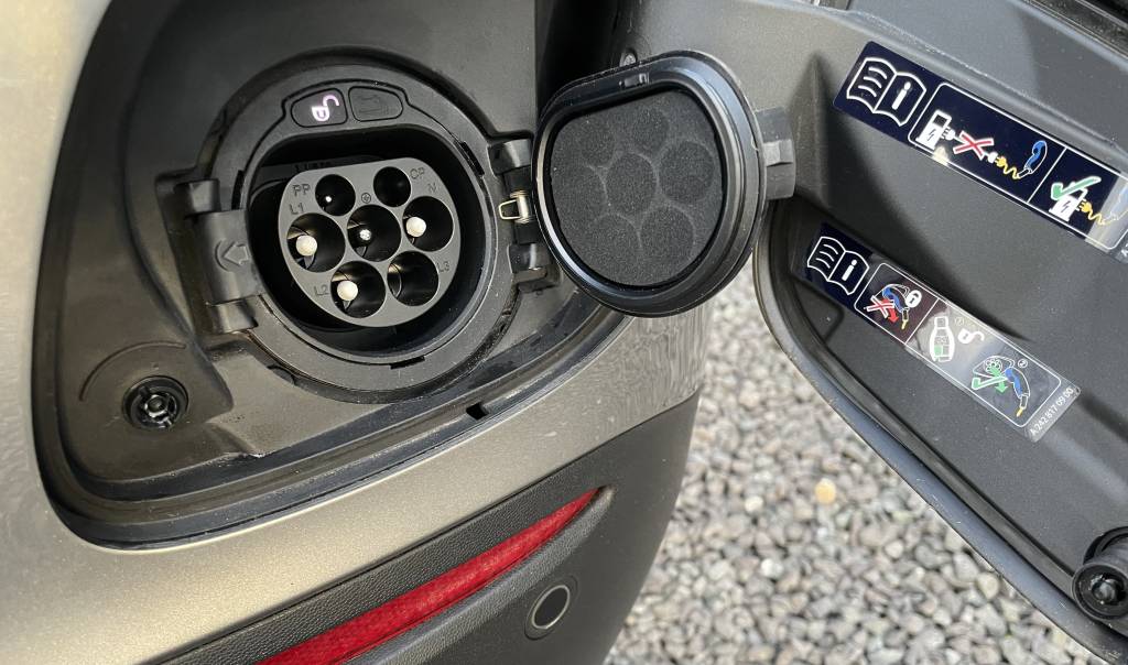 Mercedes-Benz GLC SUV 300De 4MATIC AMG-Line Plug-IN Hybrid MULTIBEAM MATRIX 360°KAMERA VIRTUAL WEBASTO