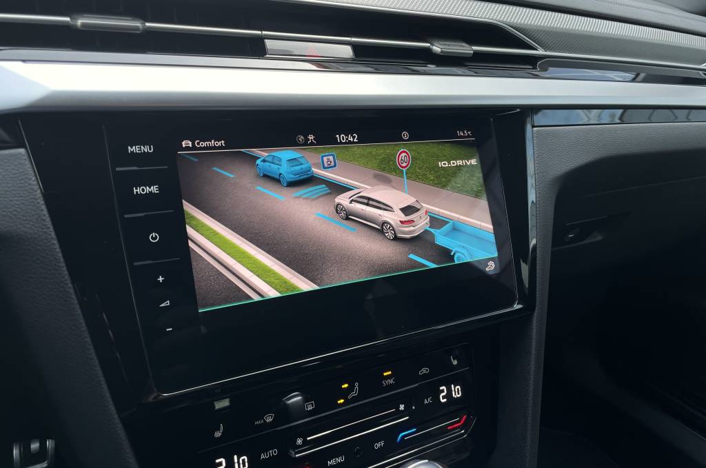 Volkswagen VW Arteon Shooting Brake 2.0 TSI R-LINE IQ.MATRIX LIGHT PANORAMA HARMAN/KARDON KAMERA MASÁŽ