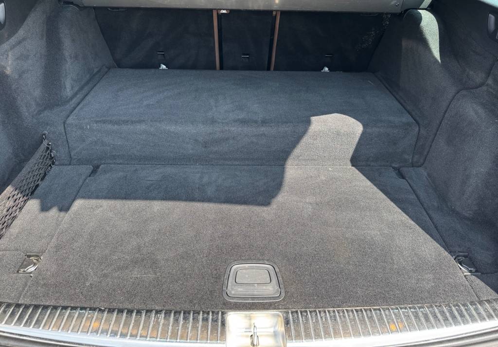 Mercedes-Benz E trieda Kombi 300De 4MATIC Plug-IN Hybrid MULTIBEAM MATRIX HEAD-UP BURMESTER 360°KAM.